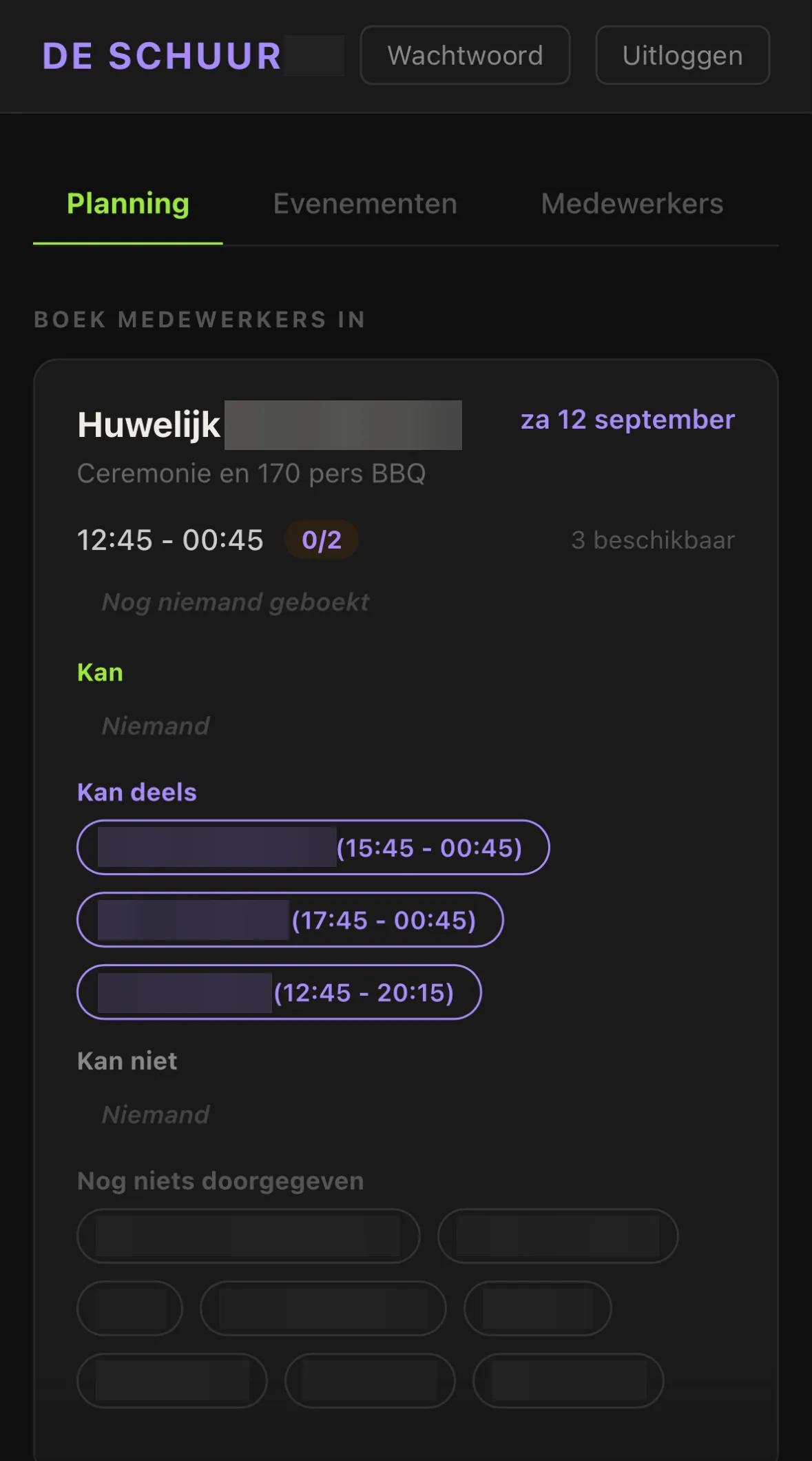 Planningsscherm van De Schuur voor een huwelijk: nul van twee plaatsen ingevuld, drie medewerkers die deels kunnen met hun uren, en een lijst van wie nog niets doorgaf. Namen zijn onleesbaar gemaakt.
